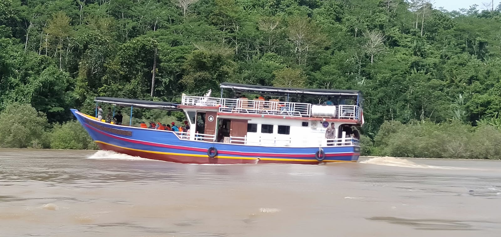 Wisata Rasa Party di Atas Laut